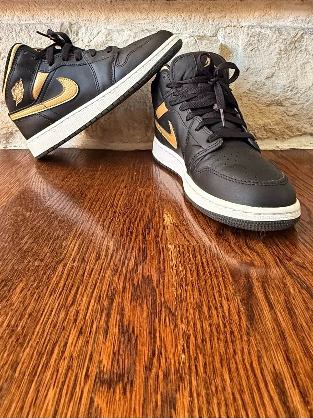 Nike Air Jordan 1 mid Sneakers in Black and Gold